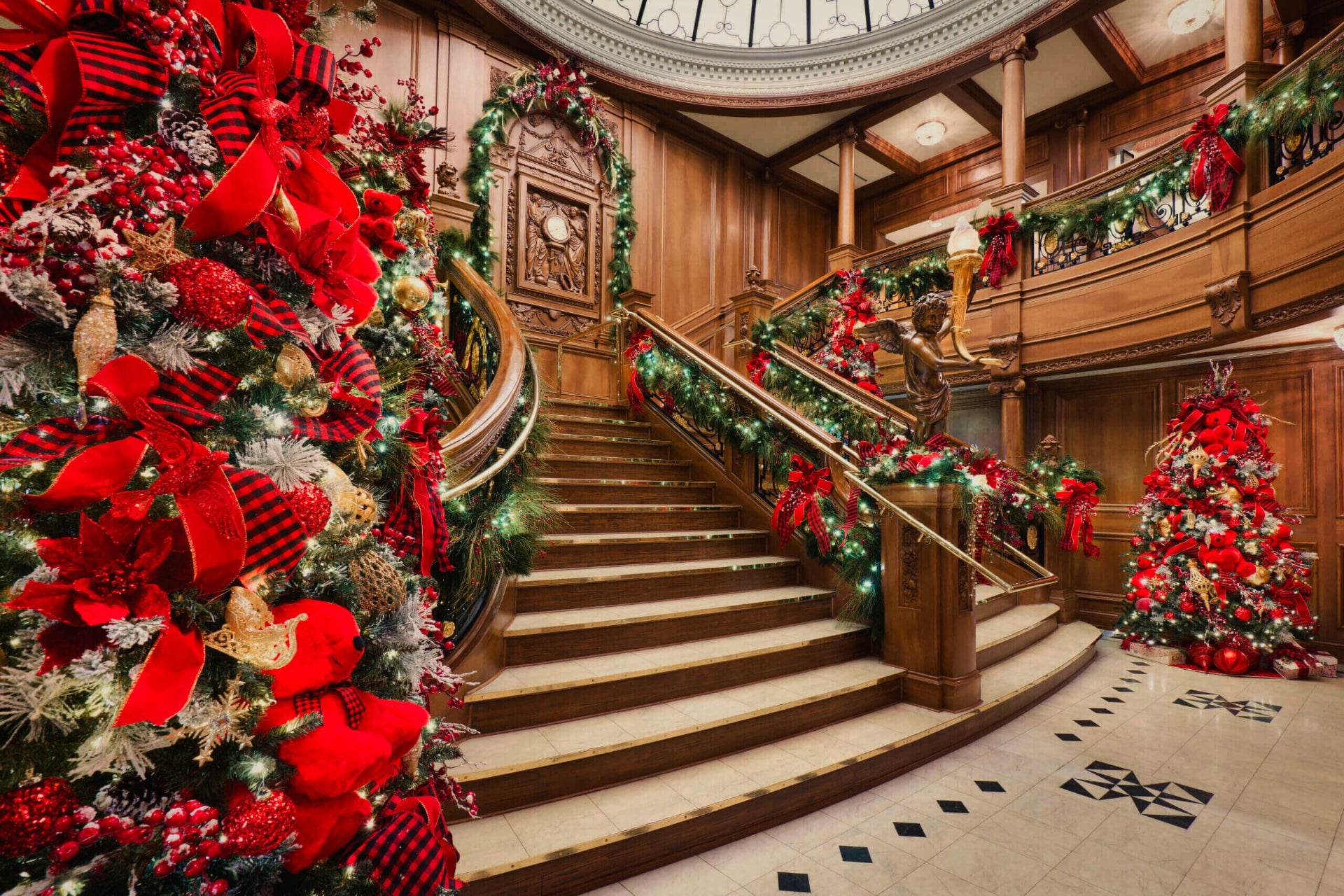 The Titanic grand staircase decorated for Christmas in Branson Missouri.